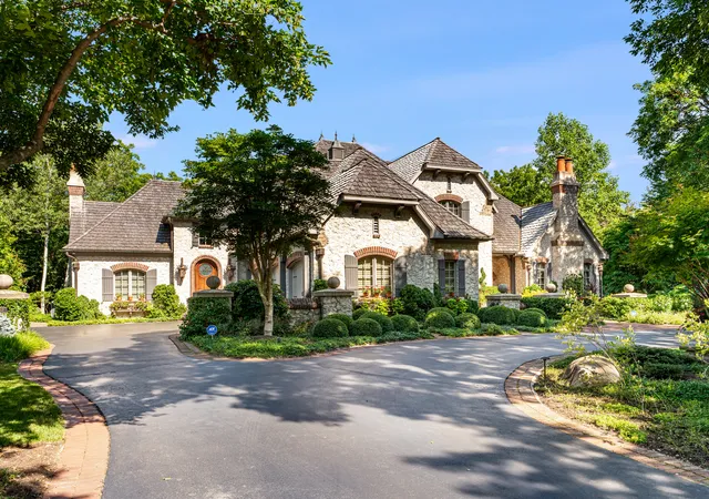 3rd image of 1317 Fox Glen Dr, St. Charles, IL 60174 | MLS# 12575785