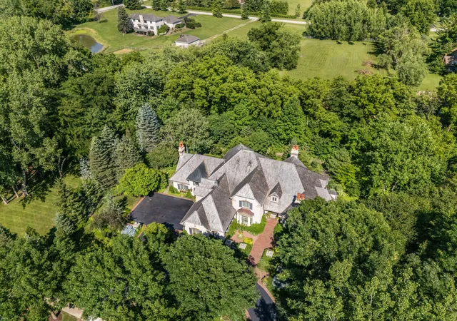 Homes for sale in St. Charles, IL | 1317 Fox Glen Dr, St. Charles, IL 60174 | MLS# 12575785