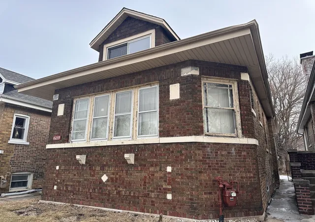 3rd image of 8239 S Kenwood Ave, Chicago, IL 60619 | MLS# 12575924