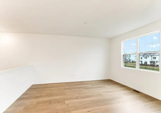Photo 3 of Townhouse for sale at 426 Comstock Rd, Elgin, IL | MLS# 12576132 | Listing updated on 2026-04-26