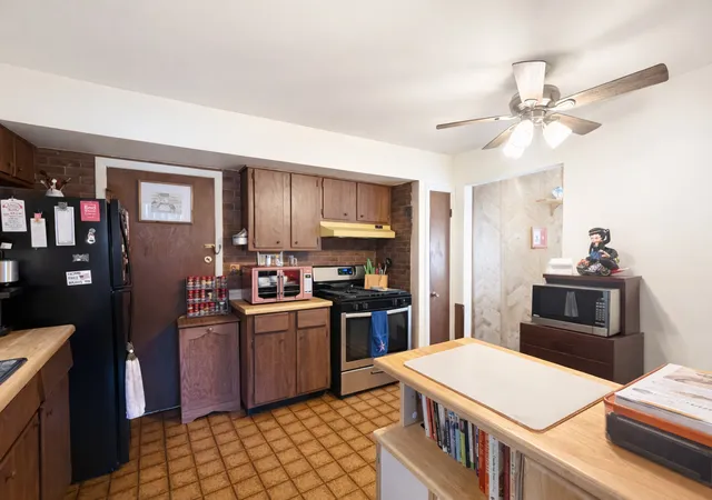 4th image of 1320B Lore Ln #110, Lombard, IL 60148 | MLS# 12576574