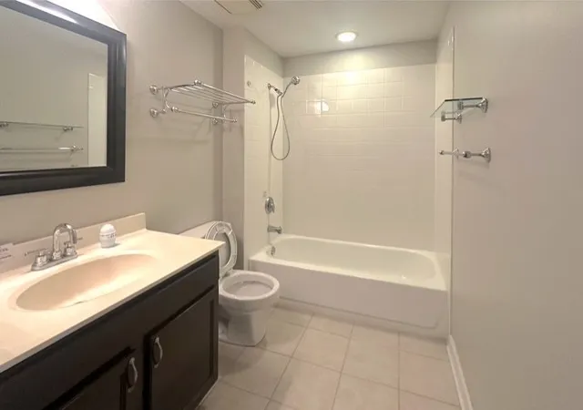 2nd image of 1841 S Calumet Ave, Chicago, IL 60616