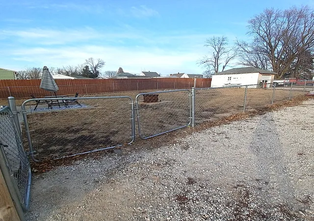 2nd image of 122 S Beach St, Kewanee, IL 61443 | MLS# 12577137