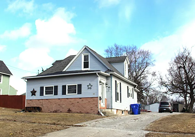 1st image of 122 S Beach St, Kewanee, IL 61443 | MLS# 12577137