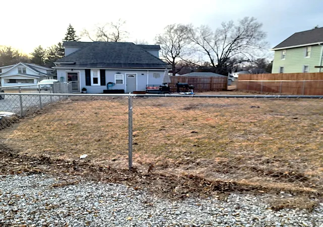 3rd image of 122 S Beach St, Kewanee, IL 61443 | MLS# 12577137