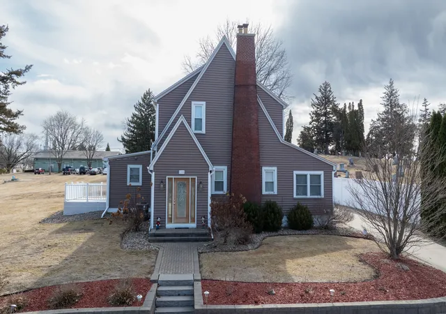Photo 1 of Single family home for sale at 105 S Bluff St, Albany, IL 61230 | MLS# 12577801 | Listing updated on 2026-10-08