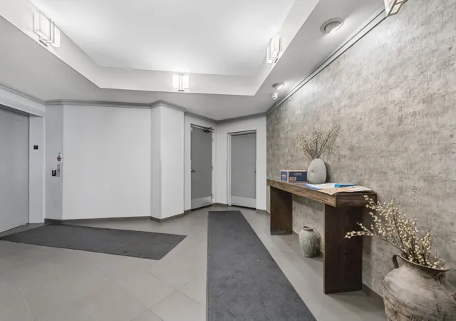 2nd image of 936 W Madison St, Chicago, IL 60607