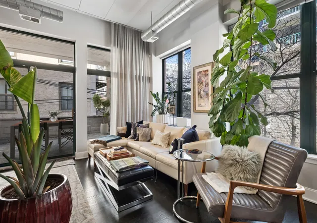 3rd image of 936 W Madison St #2A, Chicago, IL 60607 | MLS# 12578502
