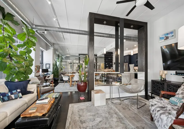 4th image of 936 W Madison St #2A, Chicago, IL 60607 | MLS# 12578502