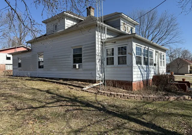 2nd image of 2000 1st St, Eldorado, IL 62930 | MLS# 12578550