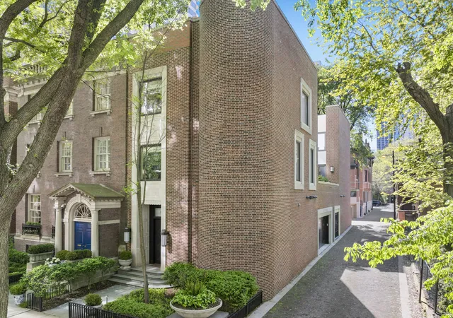 1st image of 1524 N Astor St, Chicago, IL 60610 | MLS# 12578948