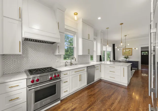 Photo 4 of Single family home for sale at 726 N Wheaton Ave, Wheaton, IL 60187 | MLS# 12578979 | Listing updated on 2026-10-07