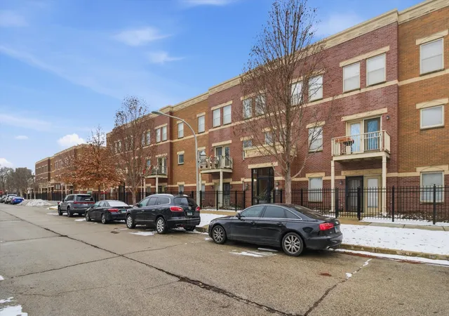 Photo 1 of House for sale at 830 E Bowen Ave #2A, Chicago, IL 60653 | MLS# 12579036 | Listing updated on 2026-09-21