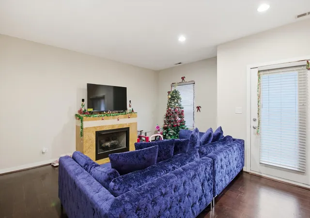 Photo 3 of House for sale at 830 E Bowen Ave #2A, Chicago, IL 60653 | MLS# 12579036 | Listing updated on 2026-09-21