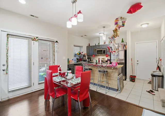 Photo 4 of House for sale at 830 E Bowen Ave #2A, Chicago, IL 60653 | MLS# 12579036 | Listing updated on 2026-09-21
