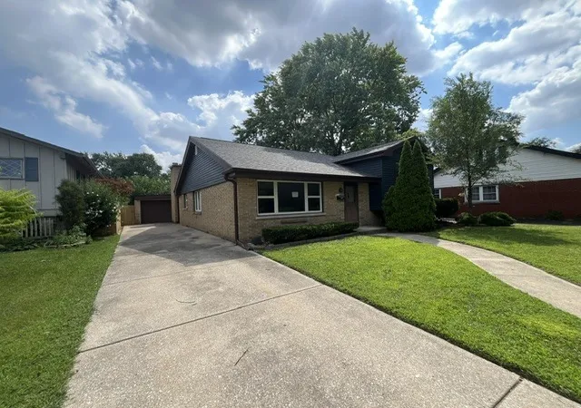 Photo 1 of Single family home for sale at 5009 W 101st Street, Oak Lawn, IL 60453 | MLS# 12579232 | Listing updated on 2026-10-02