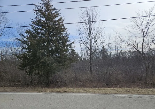 2nd image of 2241 W Grays Ln, Oak Creek, WI 53154 | MLS# 12579257