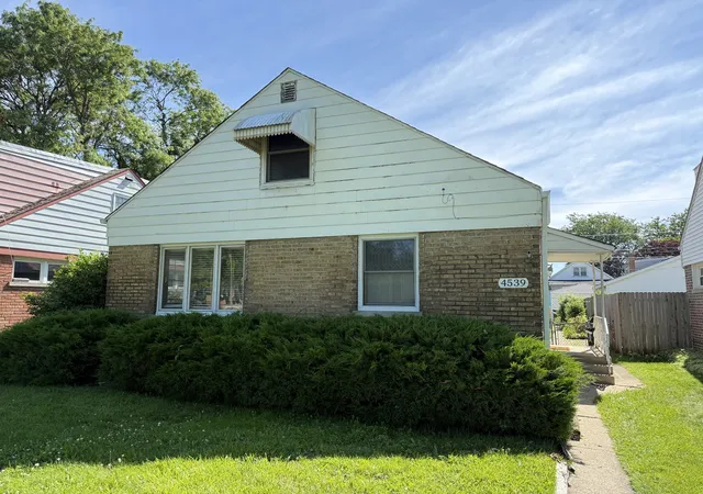 Photo 1 of Single family home for sale at 4539 Clyde Ave, Lyons, IL 60534 | MLS# 12579494 | Listing updated on 2026-09-29