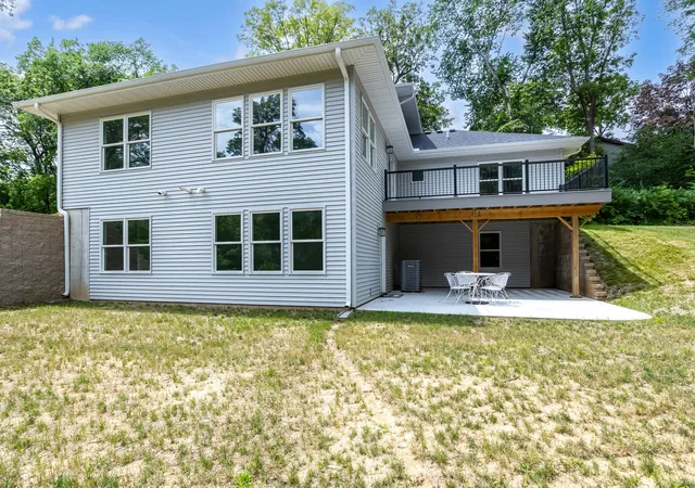 Photo 4 of Single family home for sale at 3303 Valley Dr, Geneseo, IL 61254 | MLS# 12579507 | Listing updated on 2026-08-30