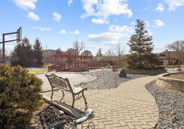 Homes for sale in Hinsdale, IL | 1401 Burr Oak Road, Hinsdale, IL 60521 | Houzeo