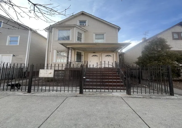 Photo 2 of Sale Pending at 8220 S South Shore Dr, Chicago, IL 60617 | MLS# 12579872 | Listing updated on 2026-07-18