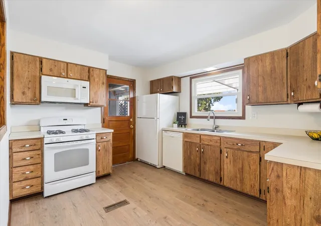Photo 4 of Single family home for sale at 200 W Jeffery Ave, Wheeling, IL 60090 | MLS# 12580095 | Listing updated on 2026-10-07