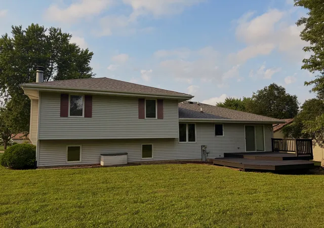 Photo 24 of Single family home for sale at 2215 Wheatland Ter, Freeport, IL 61032 | MLS# 12580530 | Listing updated on 2026-08-28