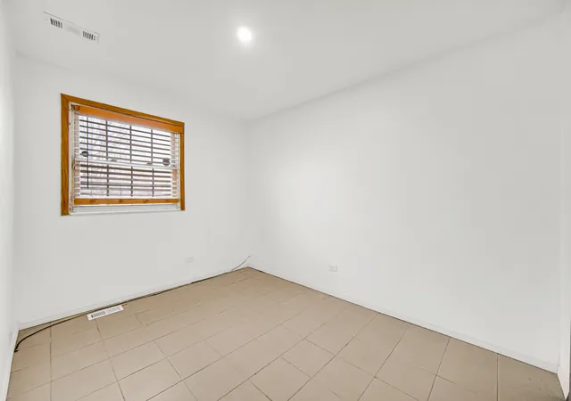 13th image of 341 Boston St, Chicago Heights, IL 60411 | MLS# 12580558