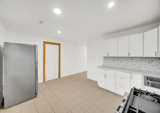 5th image of 341 Boston St, Chicago Heights, IL 60411 | MLS# 12580558