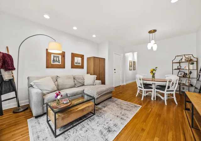 Listing Photo 3 - Condo for sale in building located at 3263 N Broadway St, Chicago, IL 60657 - Unit #2