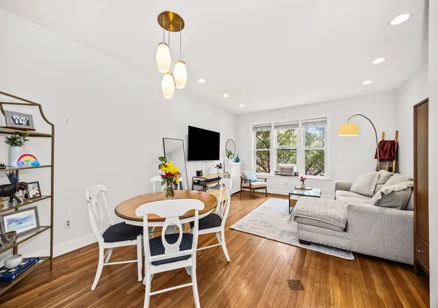 Listing Photo 4 - Condo for sale in building located at 3263 N Broadway St, Chicago, IL 60657 - Unit #2