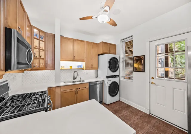 Listing Photo 5 - Condo for sale in building located at 3263 N Broadway St, Chicago, IL 60657 - Unit #2
