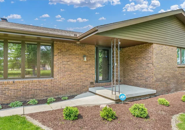 Homes for sale in Champaign, IL | 4111 Farhills Dr, Champaign, IL 61822 | MLS# 12581911