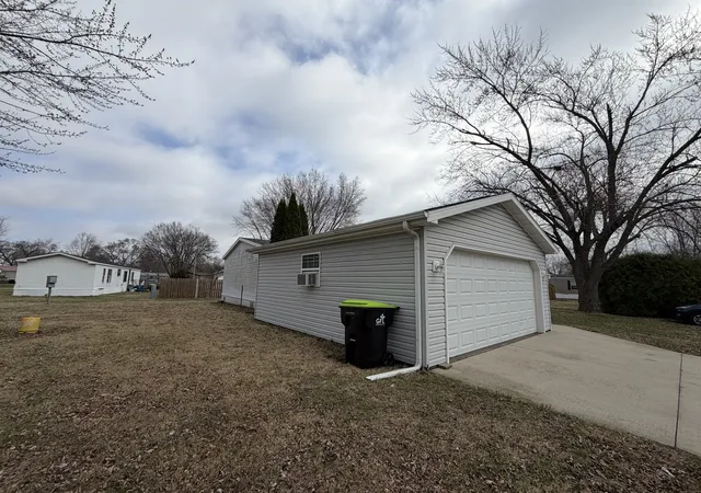 38th image of 1867 Liberty Ave, Urbana, IL 61802 | MLS# 12581927