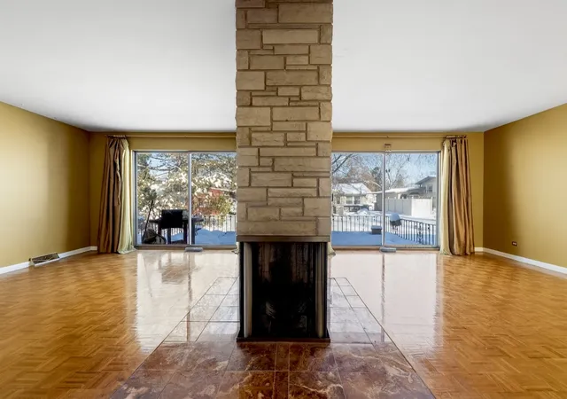 Photo 4 of Single family home for sale at 1033 W Ohio St, Glenwood, IL 60425 | MLS# 12582118 | Listing updated on 2026-10-03
