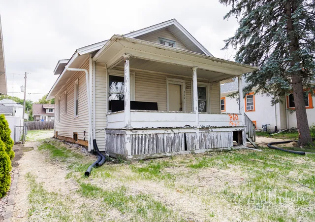 2nd image of 360 S Elm Ave, Kankakee, IL 60901 | MLS# 12582426