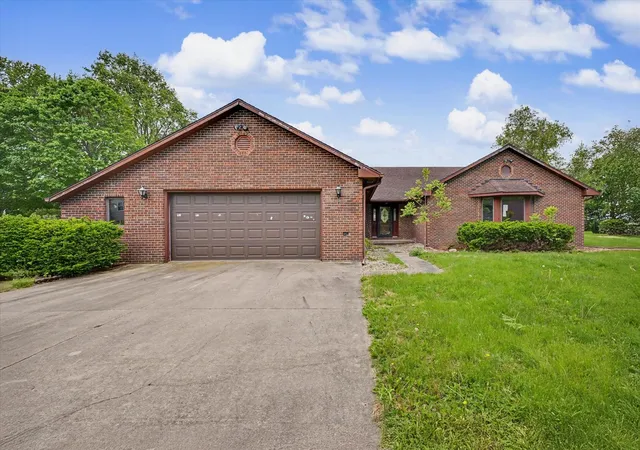 Photo 2 of Single family home for sale at 153 Lake Rd, Seymour, IL 61875 | MLS# 12582459 | Listing updated on 2026-09-30