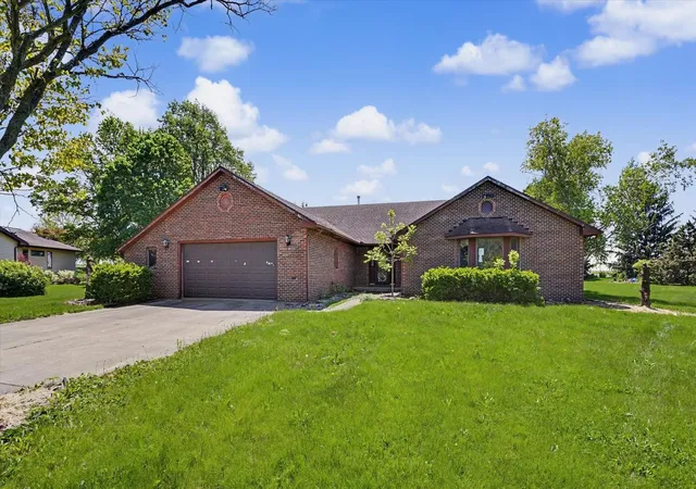 Photo 3 of Single family home for sale at 153 Lake Rd, Seymour, IL 61875 | MLS# 12582459 | Listing updated on 2026-09-30