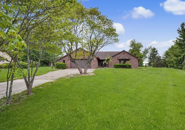 Photo 3 of Single family home for sale at 153 Lake Rd, Seymour, IL 61875 | MLS# 12582459 | Listing updated on 2026-09-30
