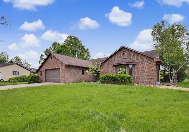 Photo 4 of Single family home for sale at 153 Lake Rd, Seymour, IL 61875 | MLS# 12582459 | Listing updated on 2026-09-30