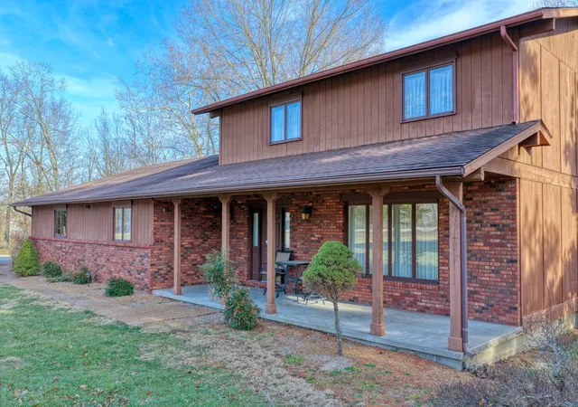 Photo 1 of Single family home for sale at 266 Brush Hl Rd, Carbondale, IL 62901 | MLS# 12582518 | Listing updated on 2026-08-31