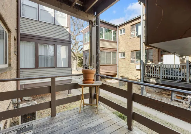 2nd image of 135 Ridge Ave, Evanston, IL 60202