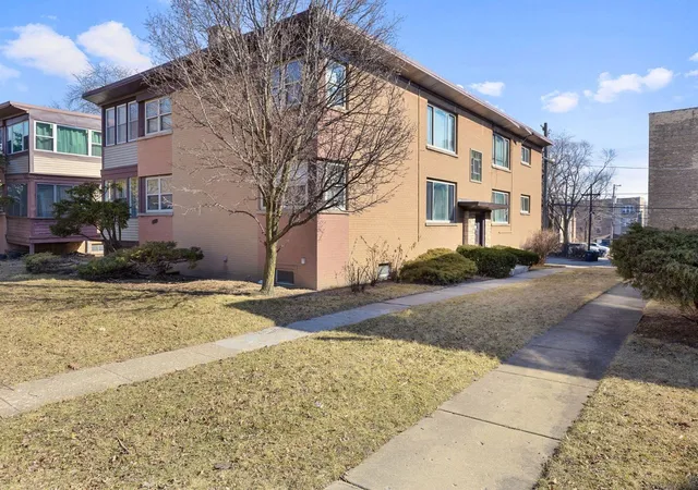 1st image of 135 Ridge Ave #1W, Evanston, IL 60202 | MLS# 12582549