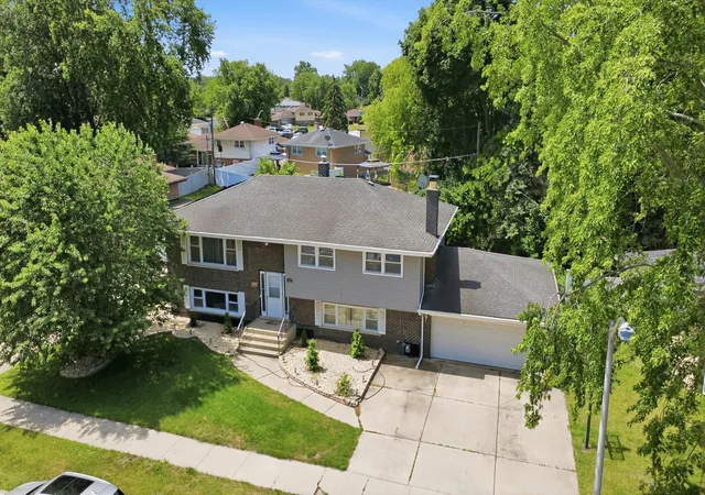 Homes for sale in South Holland, IL | 935 E 169th St, South Holland, IL 60473 | MLS# 12582696
