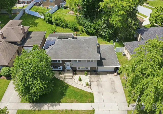 Homes for sale in South Holland, IL | 935 E 169Th St, South Holland, IL 60473 | MLS# 12582696