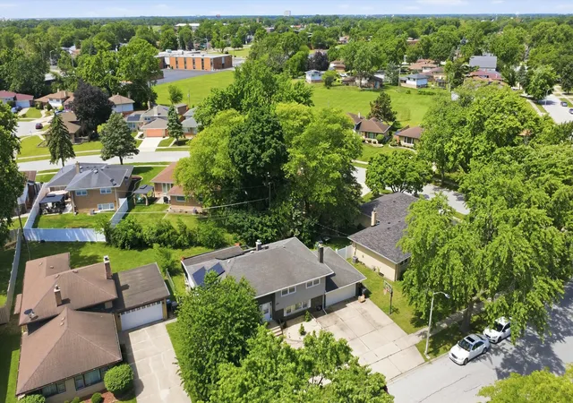 Homes for sale in South Holland, IL | 935 E 169Th St, South Holland, IL 60473 | MLS# 12582696