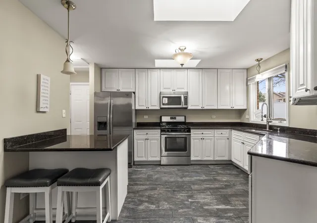 2nd image of 7720 Richardson Ln, Tinley Park, IL 60487 | MLS# 12582975