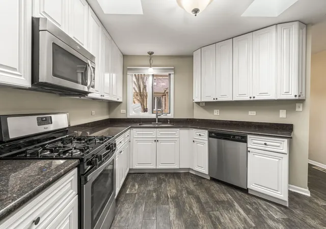 3rd image of 7720 Richardson Ln, Tinley Park, IL 60487 | MLS# 12582975