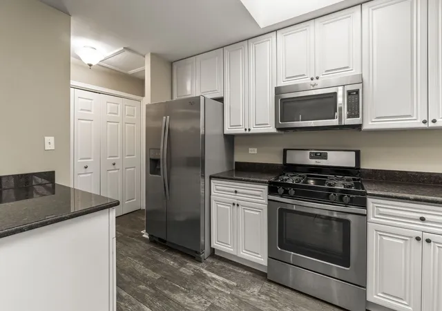 4th image of 7720 Richardson Ln, Tinley Park, IL 60487 | MLS# 12582975