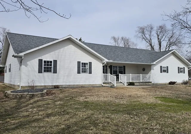 2nd image of 204 W Greenwalt St, Wayne City, IL 62895 | MLS# 12583145